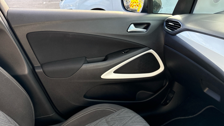 Vauxhall Crossland X 1.2T [110] Griffin 5dr [6 Spd] [Start Stop] Petrol Hatchback